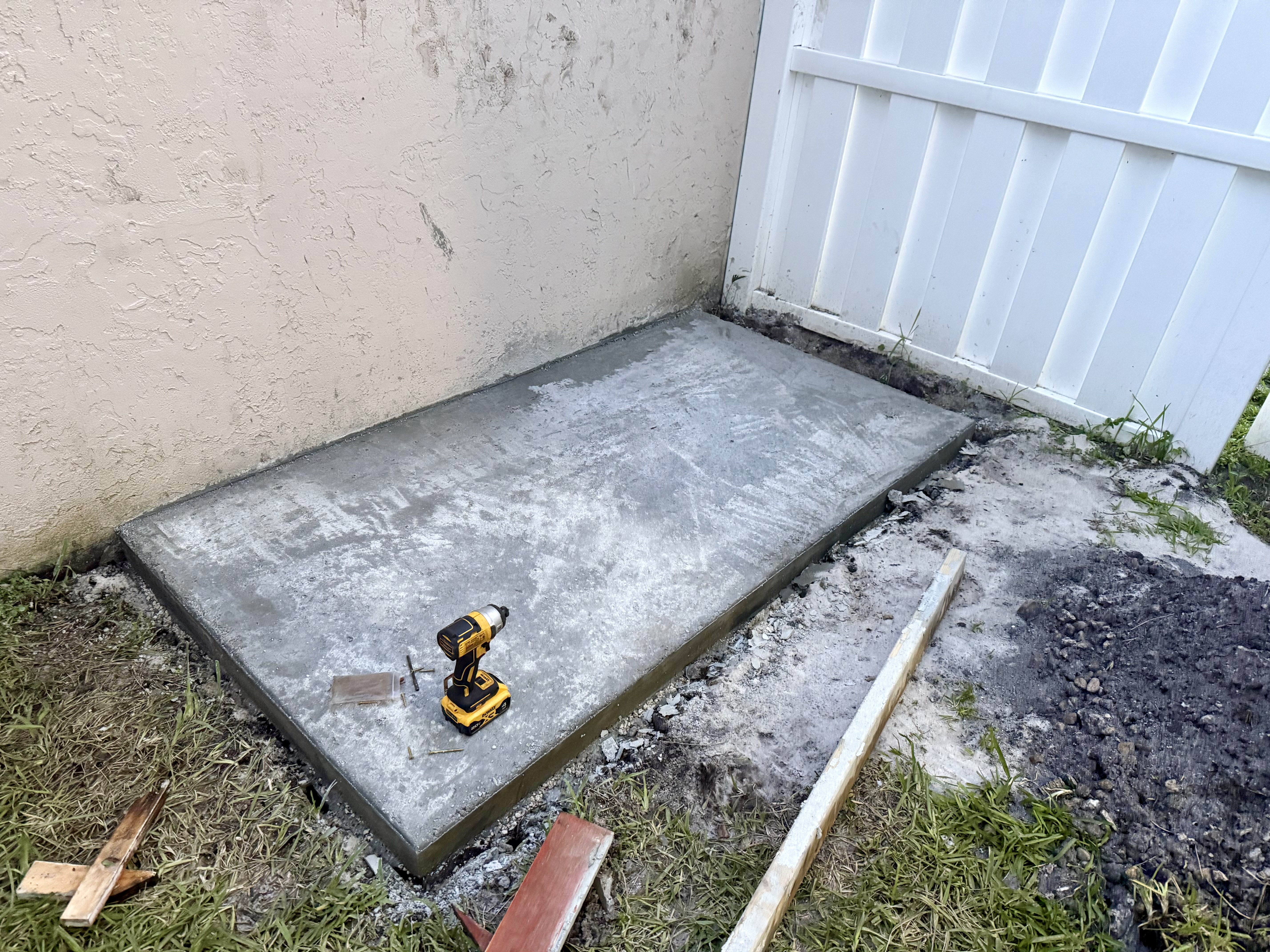 Finishing the concrete slab with a trowel